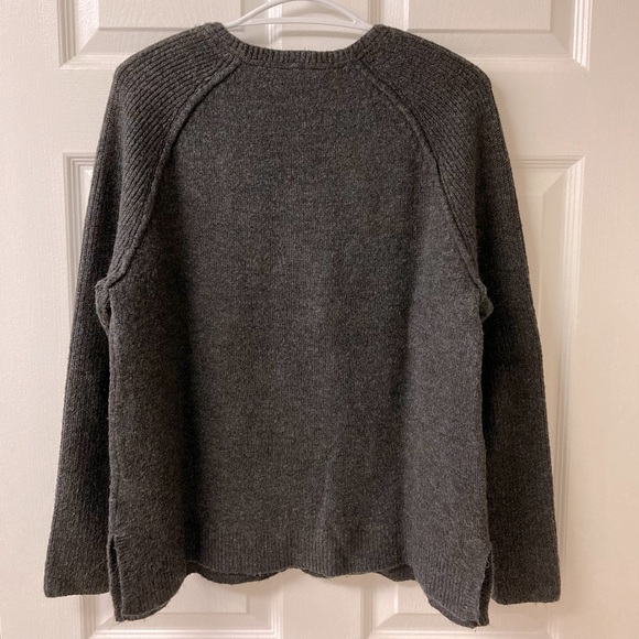 V-neck Sweater sz M - Picture 2 of 6